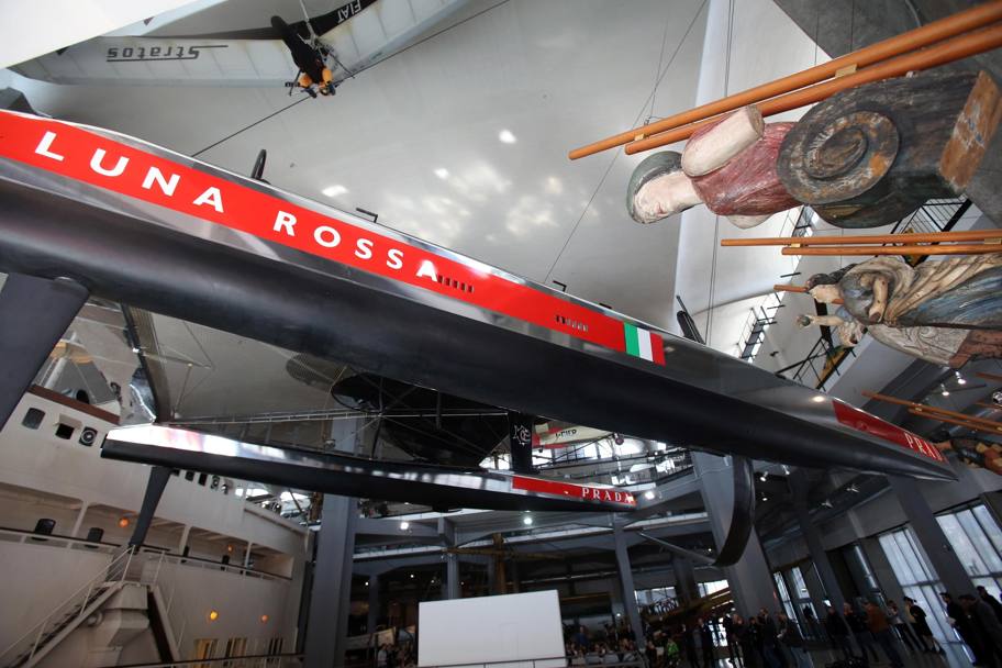 Il catamarano AC72 Luna Rossa in mostra permanente al museo nazionale della scienza e della tecnologia 